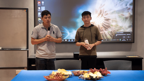 他是卡百利設計師，如今將前往大學繼續學習深造！